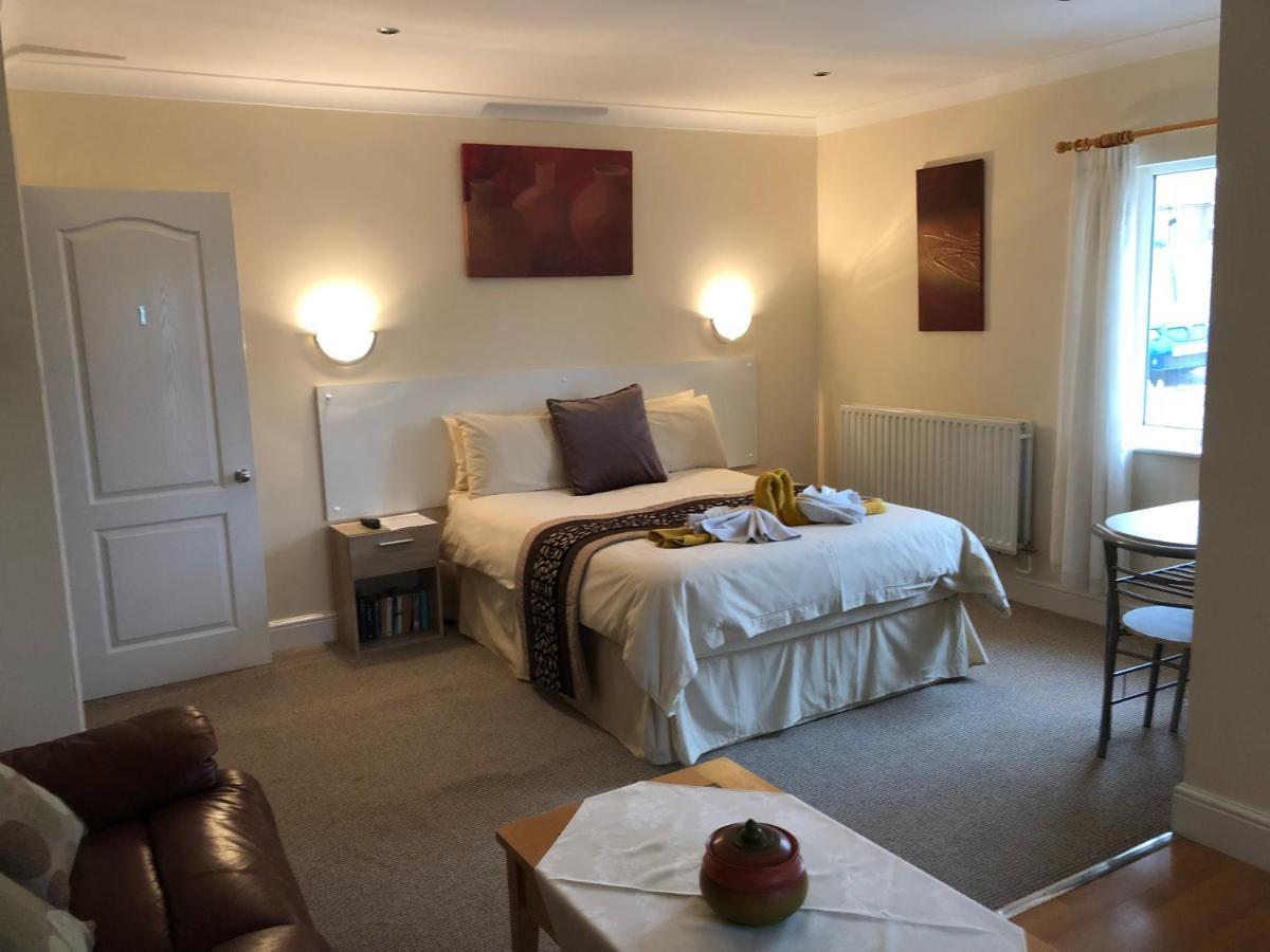 Villa Hogwarts Bed And Continental Breakfast Sheerness Esterno foto