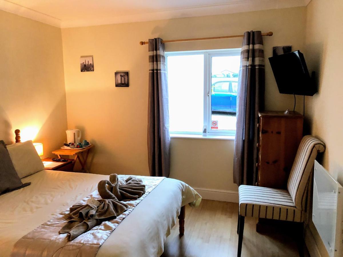 Villa Hogwarts Bed And Continental Breakfast Sheerness Esterno foto