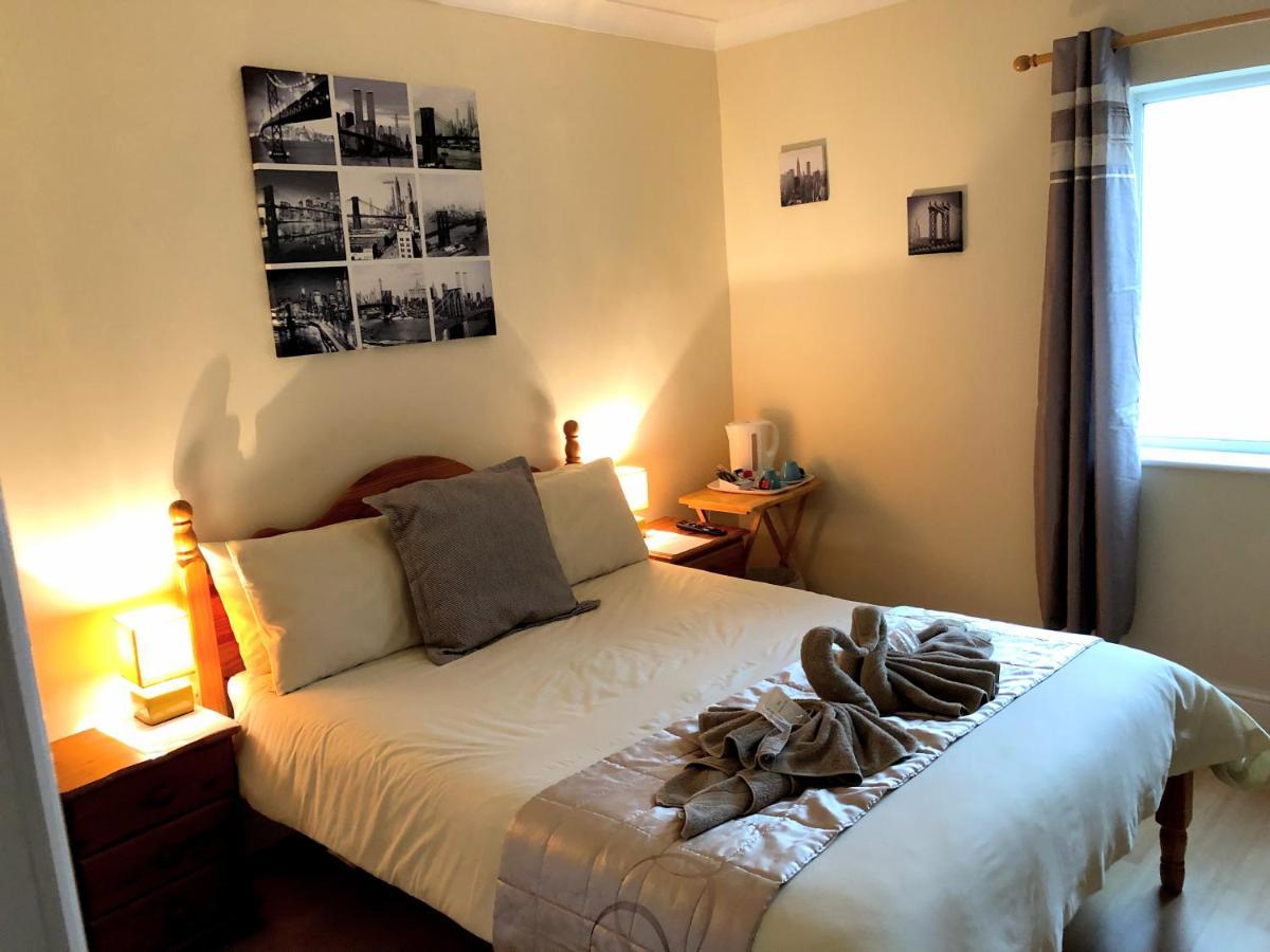Villa Hogwarts Bed And Continental Breakfast Sheerness Esterno foto